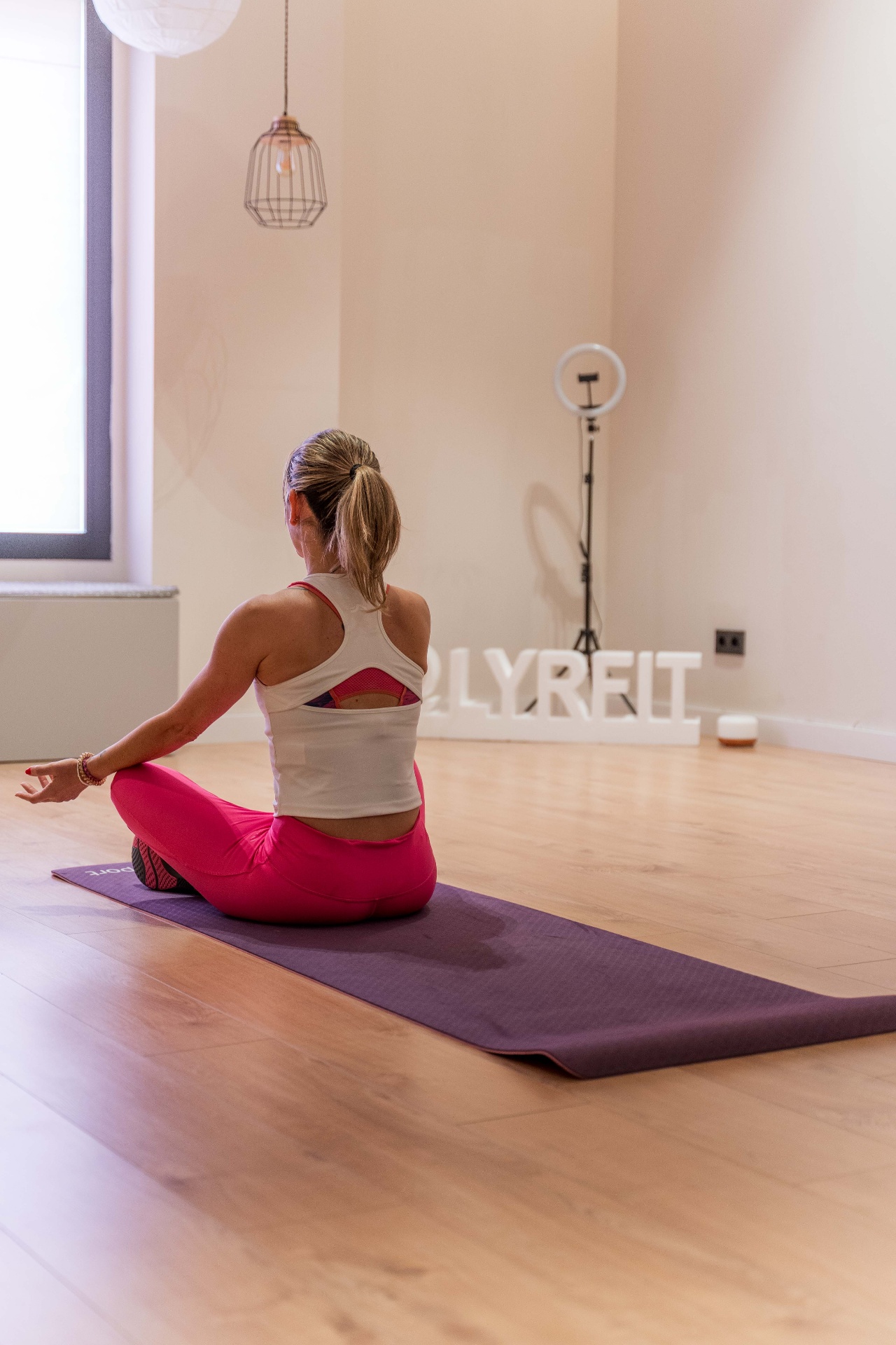 Entrenadora personal en estudio